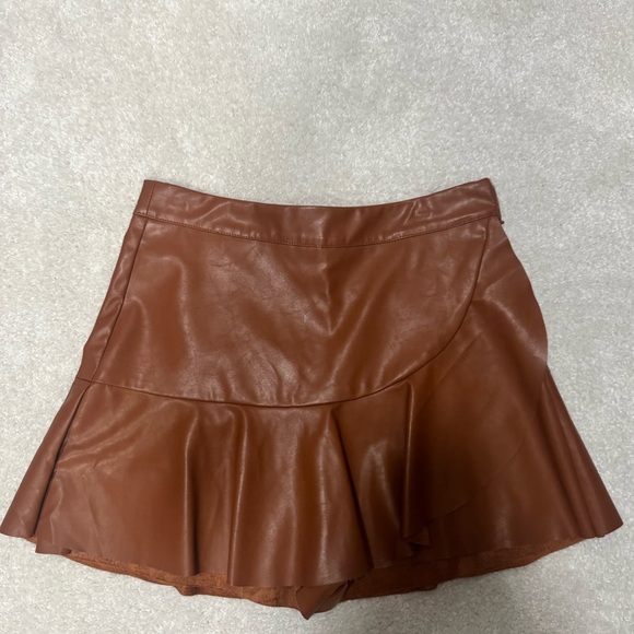 DO+BE NWT Brown Faux Leather Skirt/Skort with Ruffle Hem size medium - Picture 8 of 8